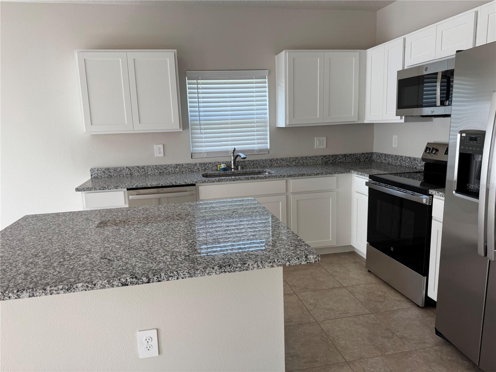 Image 15 of 40 For 807 170th Court E