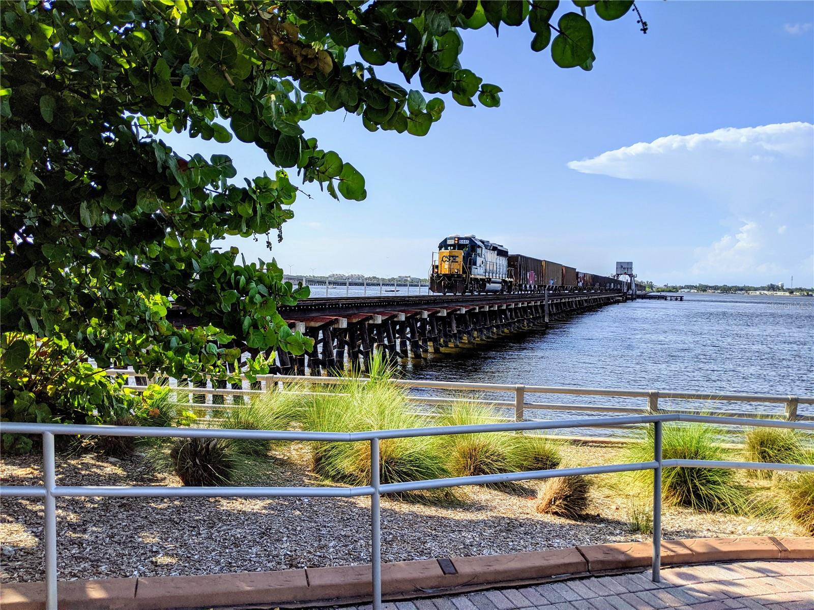 Image 31 of 40 For 3963 Lake Bayshore Drive F-414