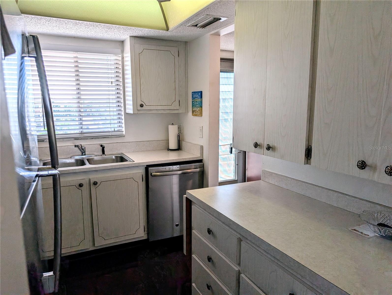 Image 6 of 40 For 3963 Lake Bayshore Drive F-414