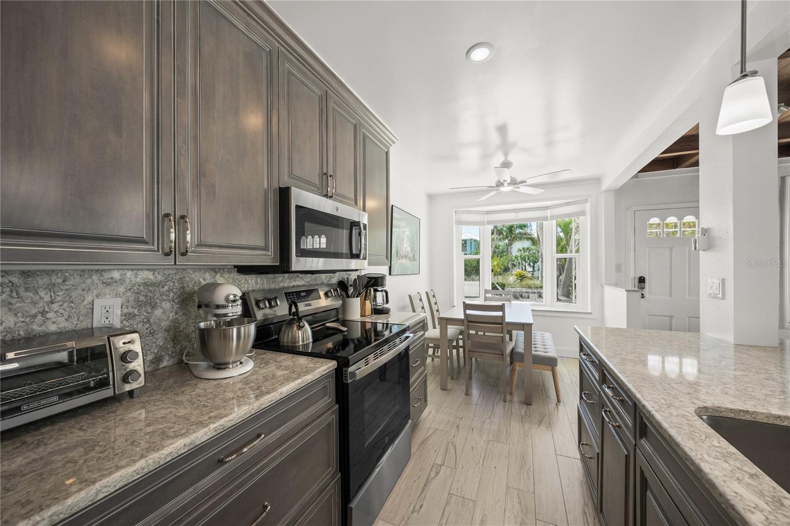 Image 11 of 82 For 627 Avenida Del Norte
