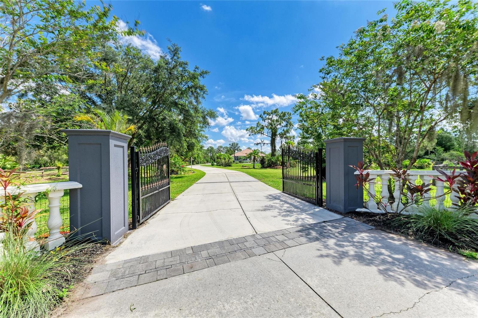Image 16 of 94 For 20207 71st Avenue E