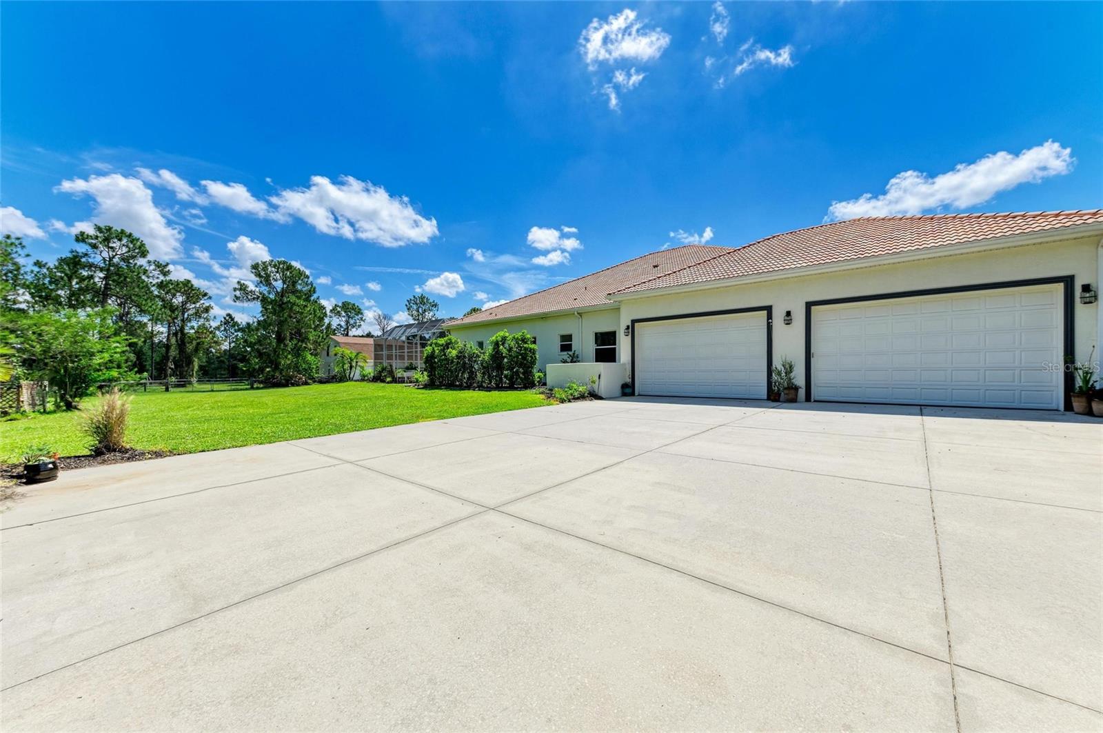Image 18 of 94 For 20207 71st Avenue E
