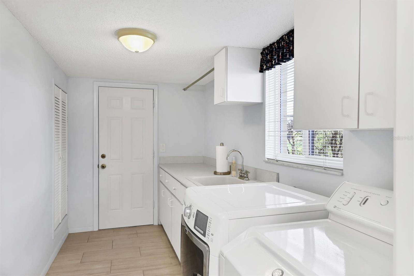 Image 18 of 54 For 175 Inlets Boulevard 175