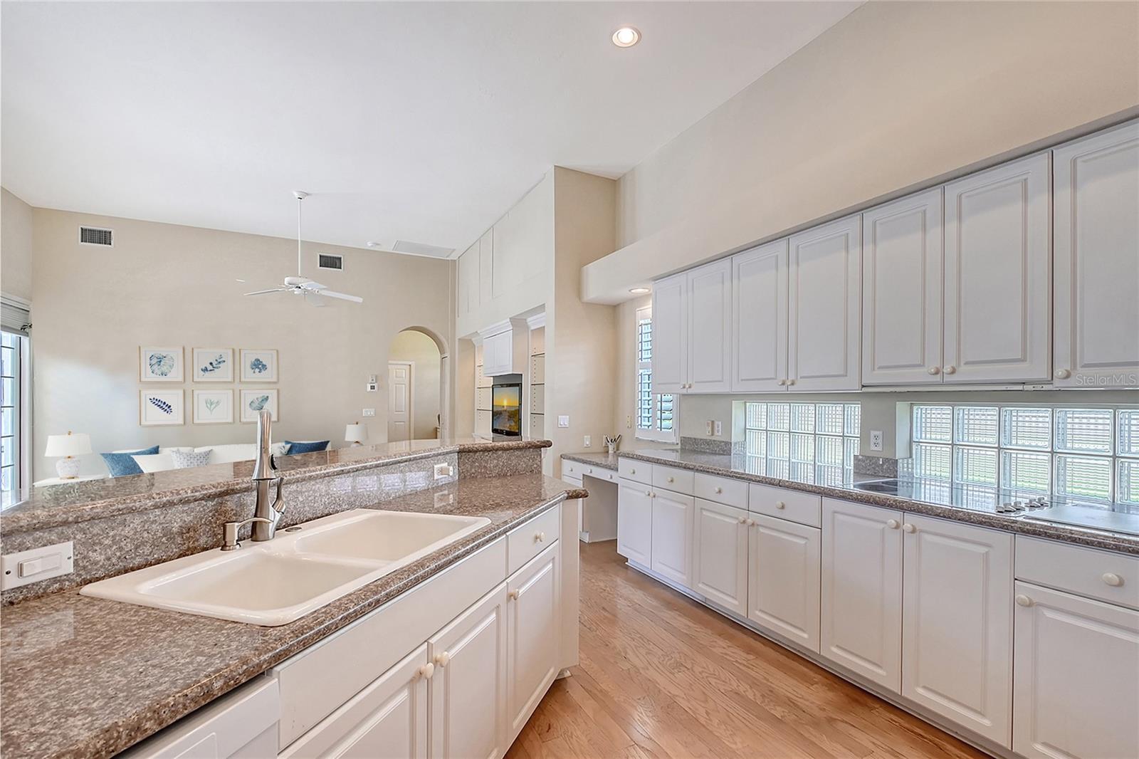 Image 12 of 49 For 5839 Los Verdes Court