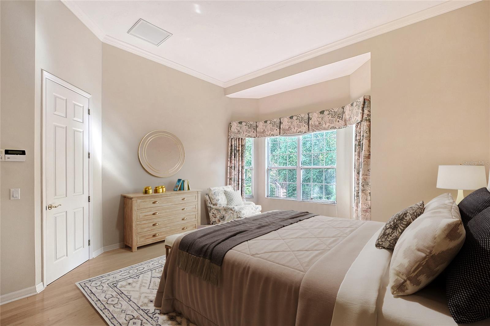 Image 17 of 49 For 5839 Los Verdes Court