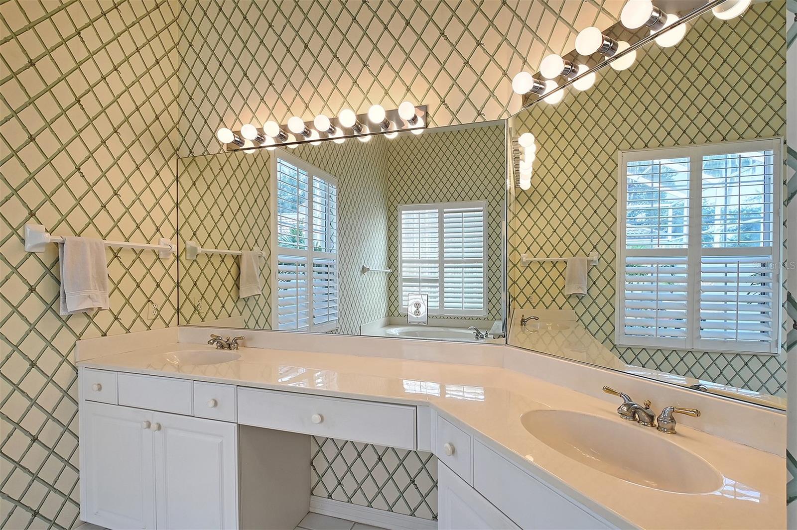 Image 20 of 49 For 5839 Los Verdes Court