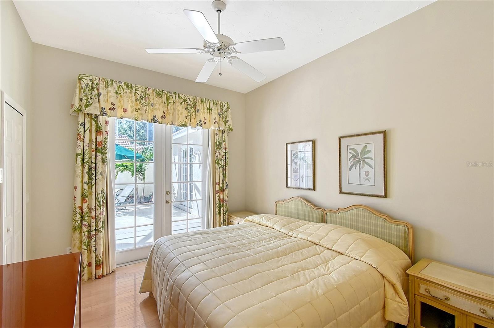 Image 24 of 49 For 5839 Los Verdes Court