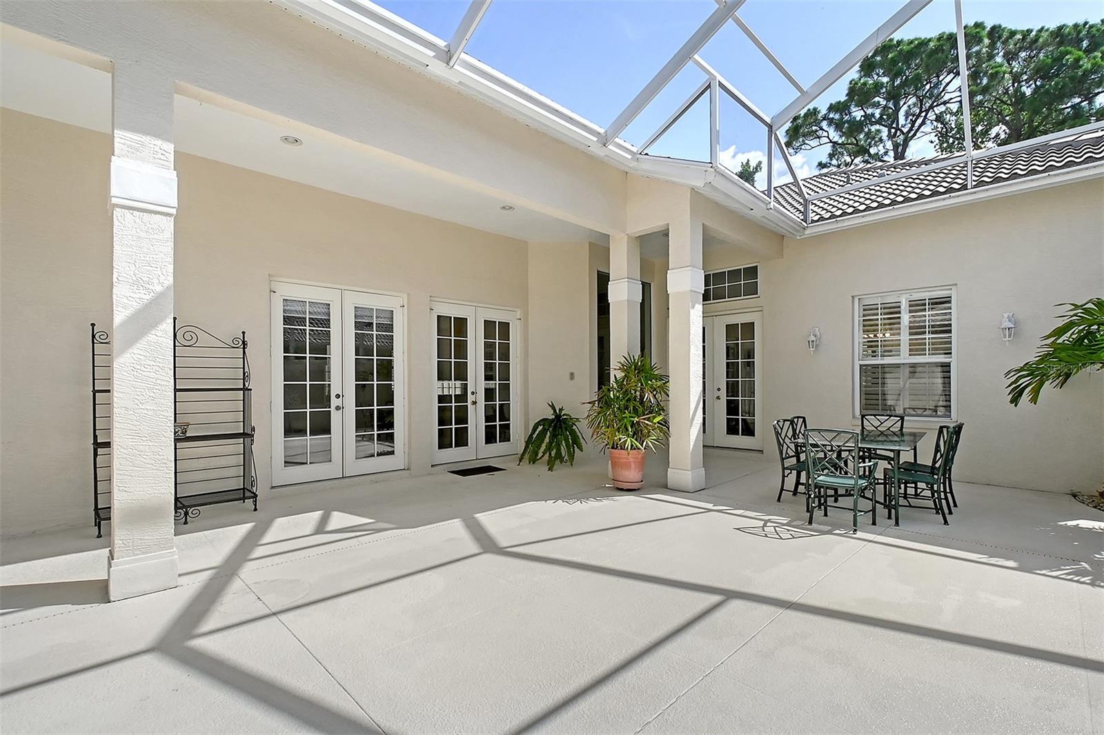 Image 38 of 49 For 5839 Los Verdes Court