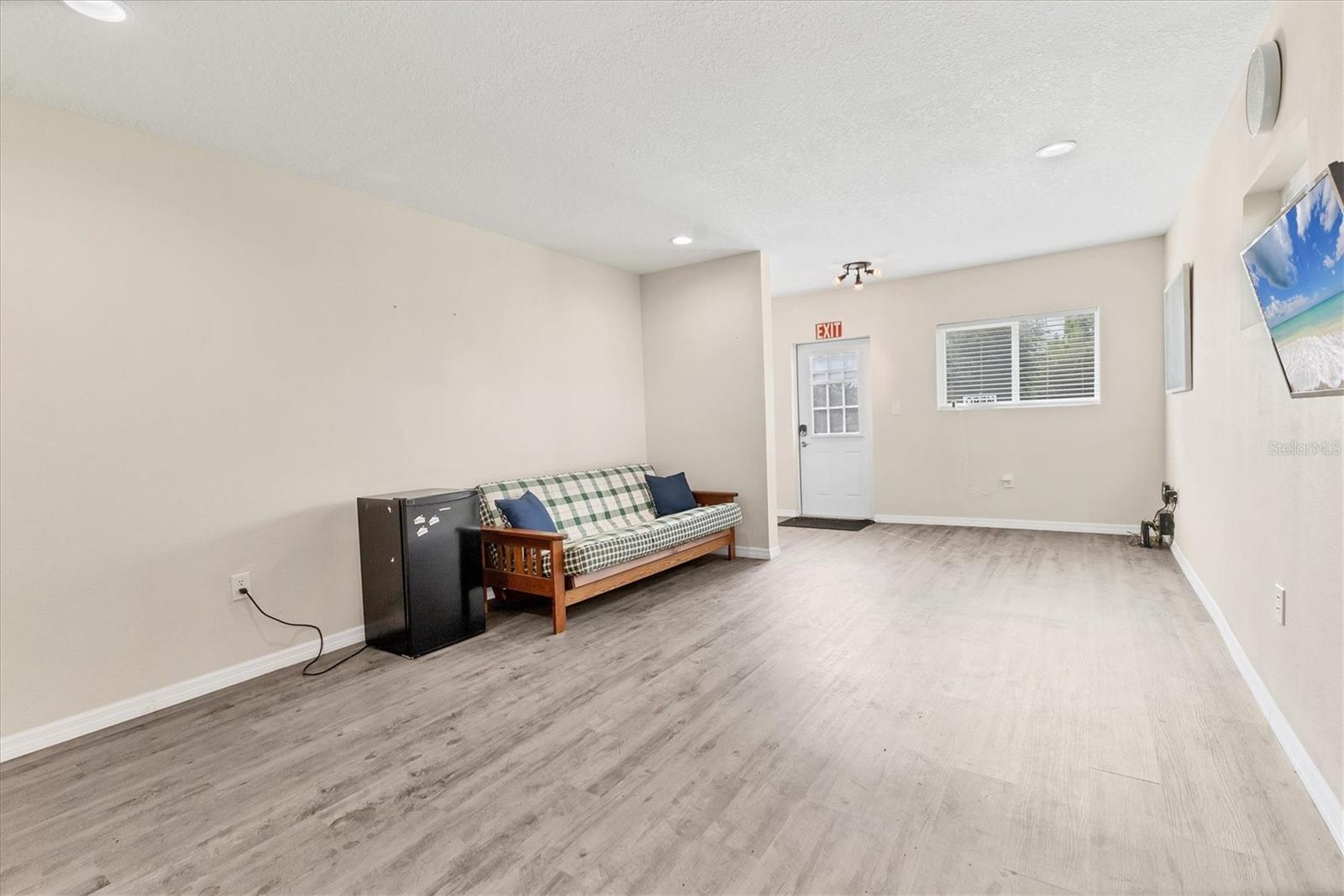 Image 10 of 32 For 3045 Logue Road