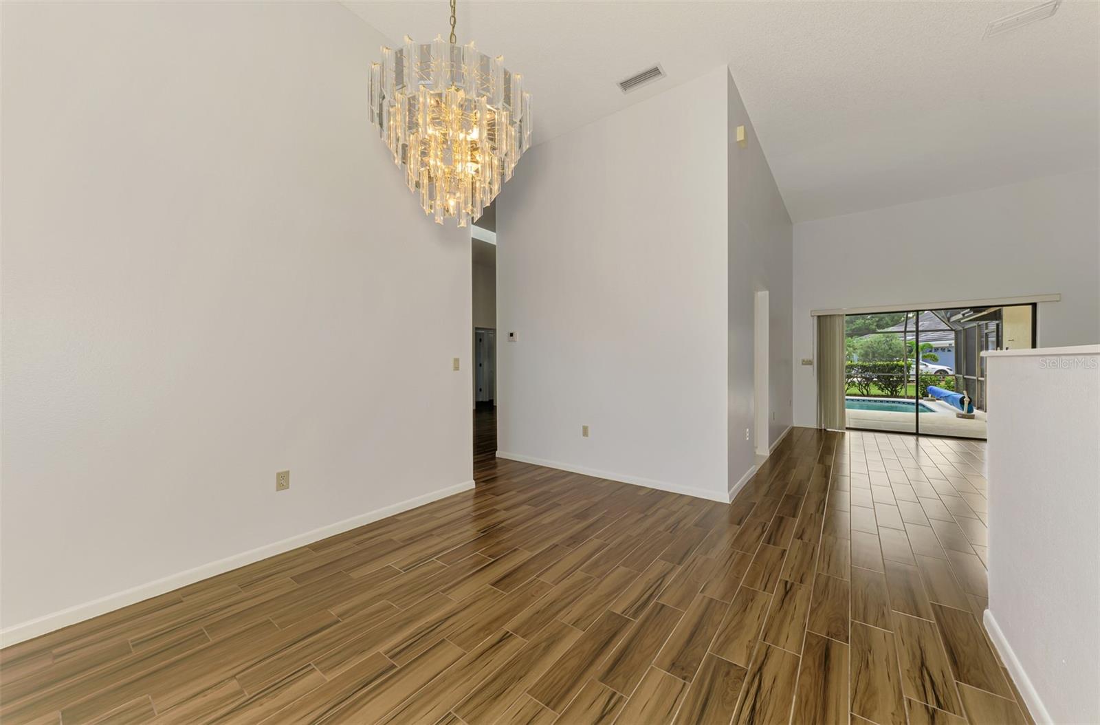 Image 14 of 51 For 1144 Hoover Street