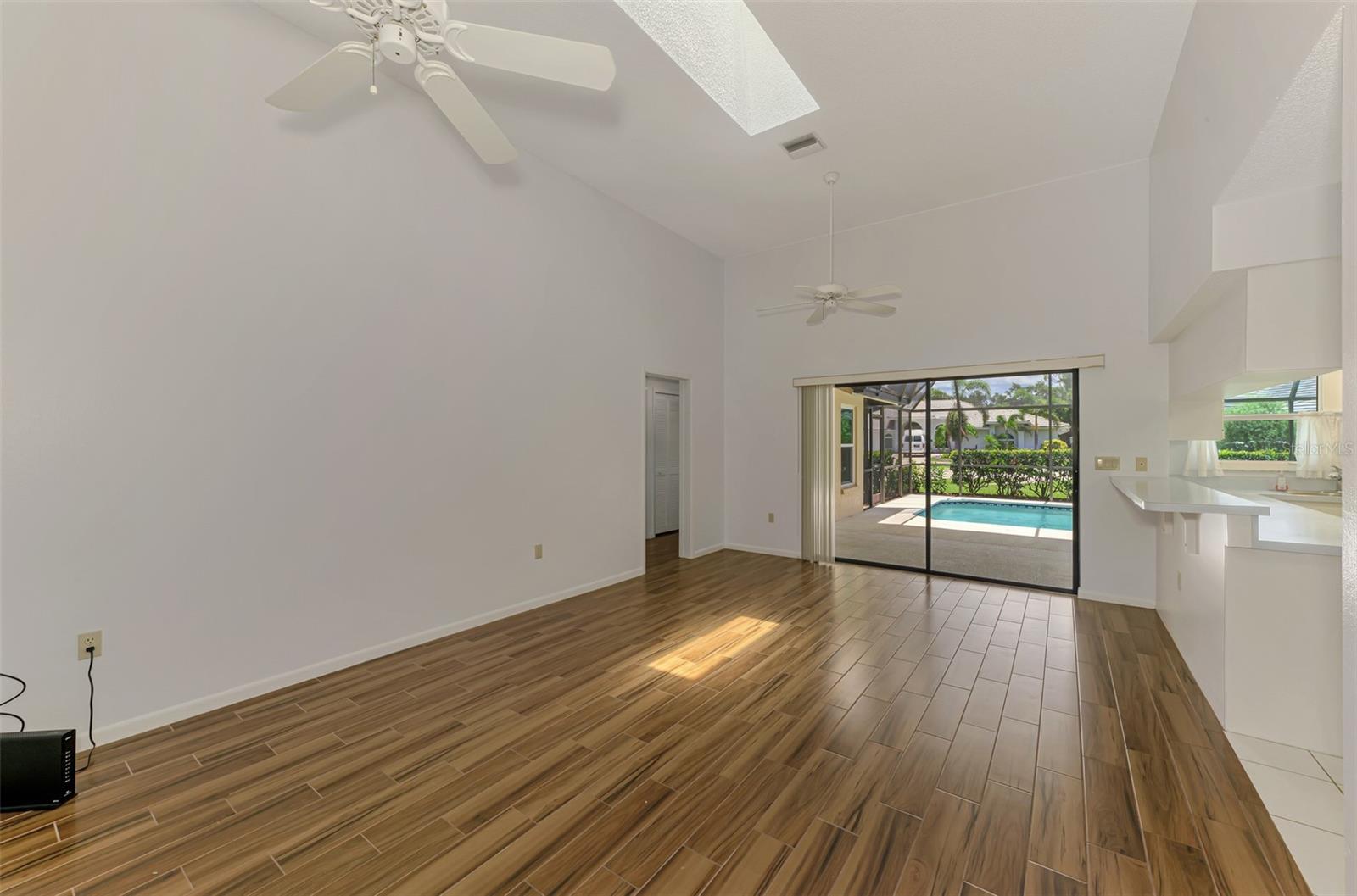 Image 15 of 51 For 1144 Hoover Street