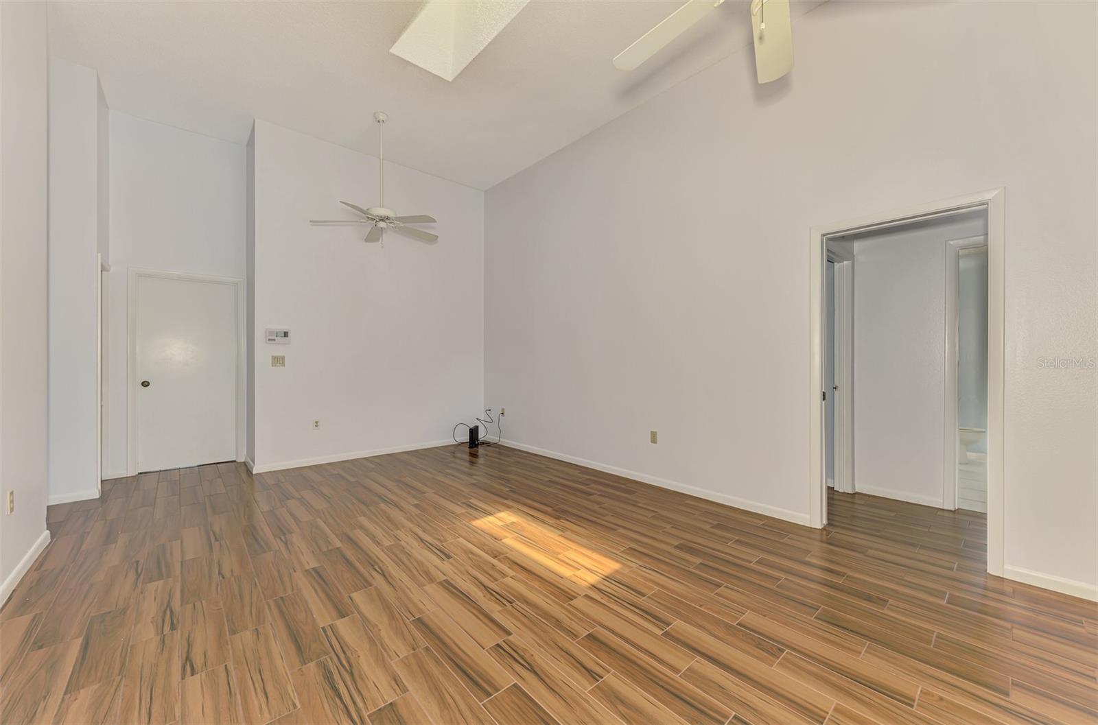 Image 17 of 51 For 1144 Hoover Street