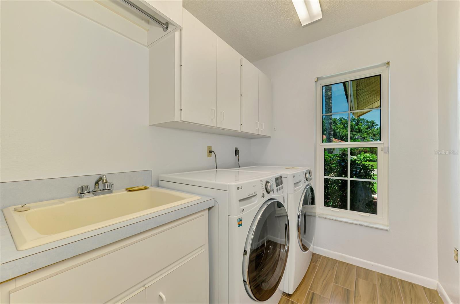 Image 41 of 51 For 1144 Hoover Street