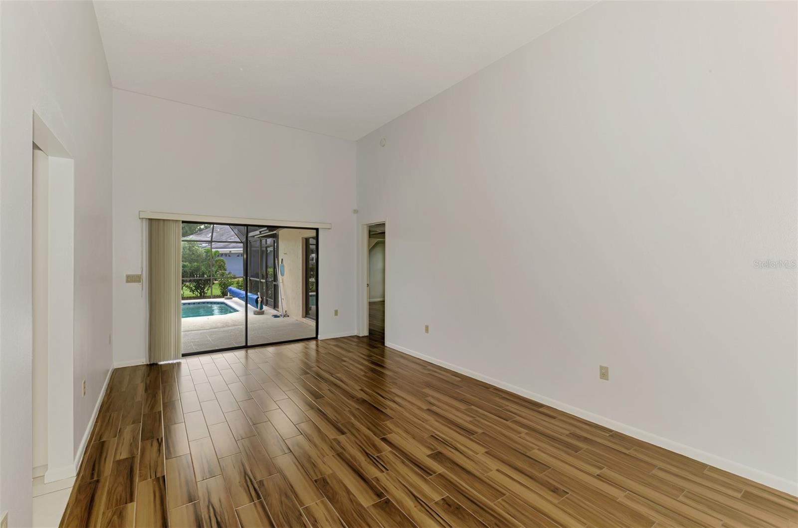 Image 8 of 51 For 1144 Hoover Street