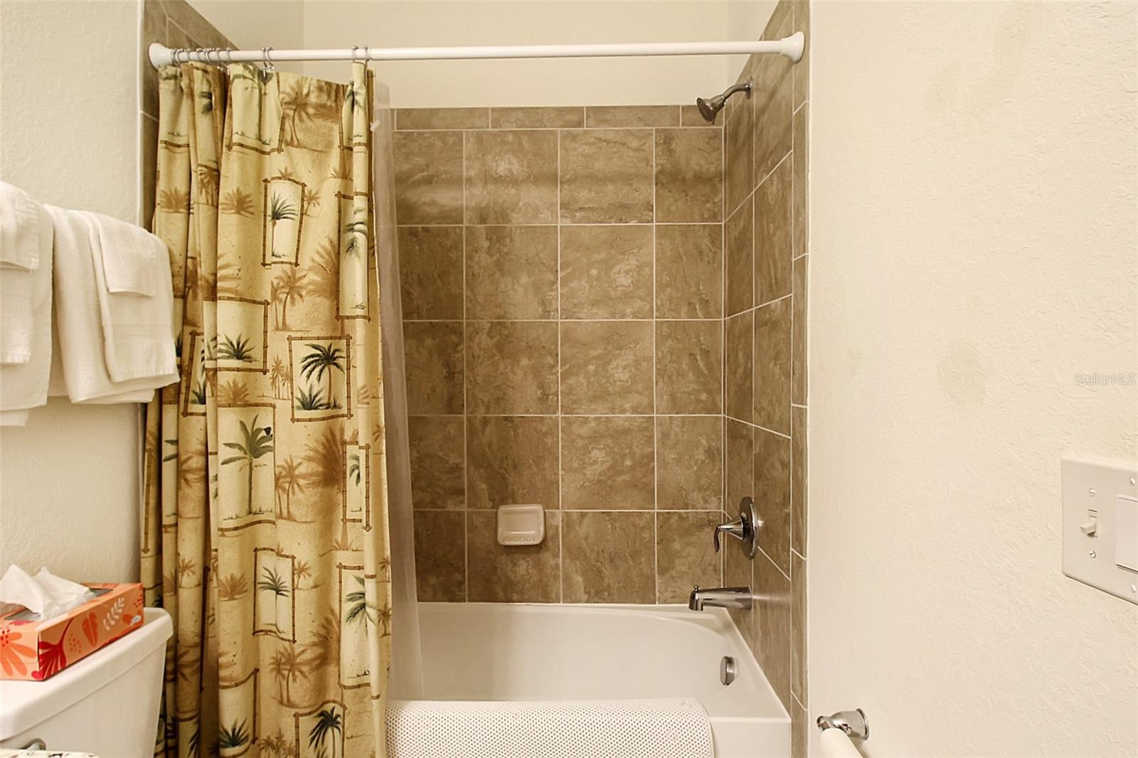 Image 19 of 47 For 17006 Vardon Terrace 406