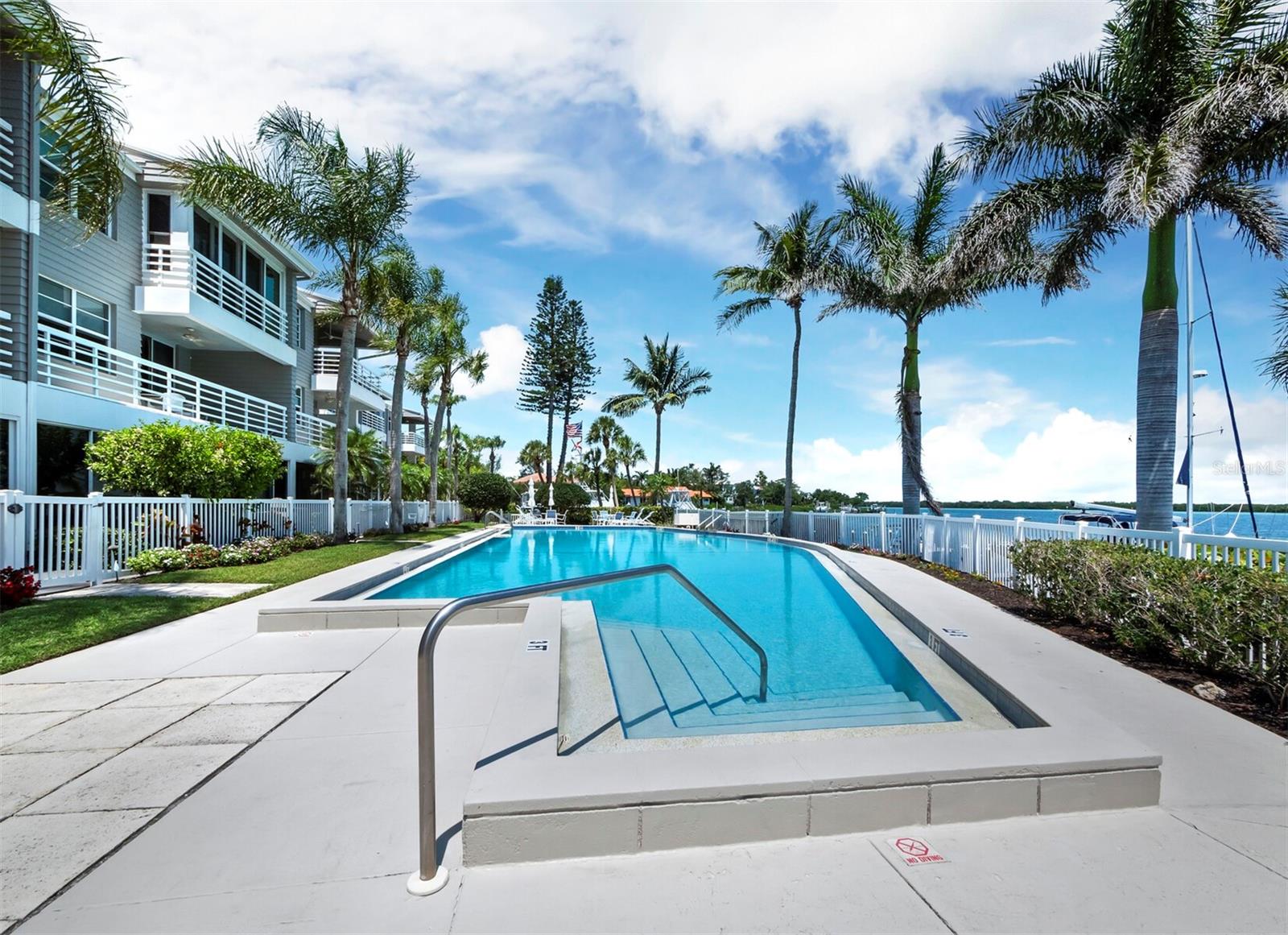 Image 31 of 41 For 615 Dream Island Place 105