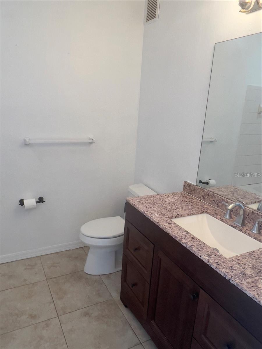 Image 8 of 21 For 18001 Richmond Place Drive 616