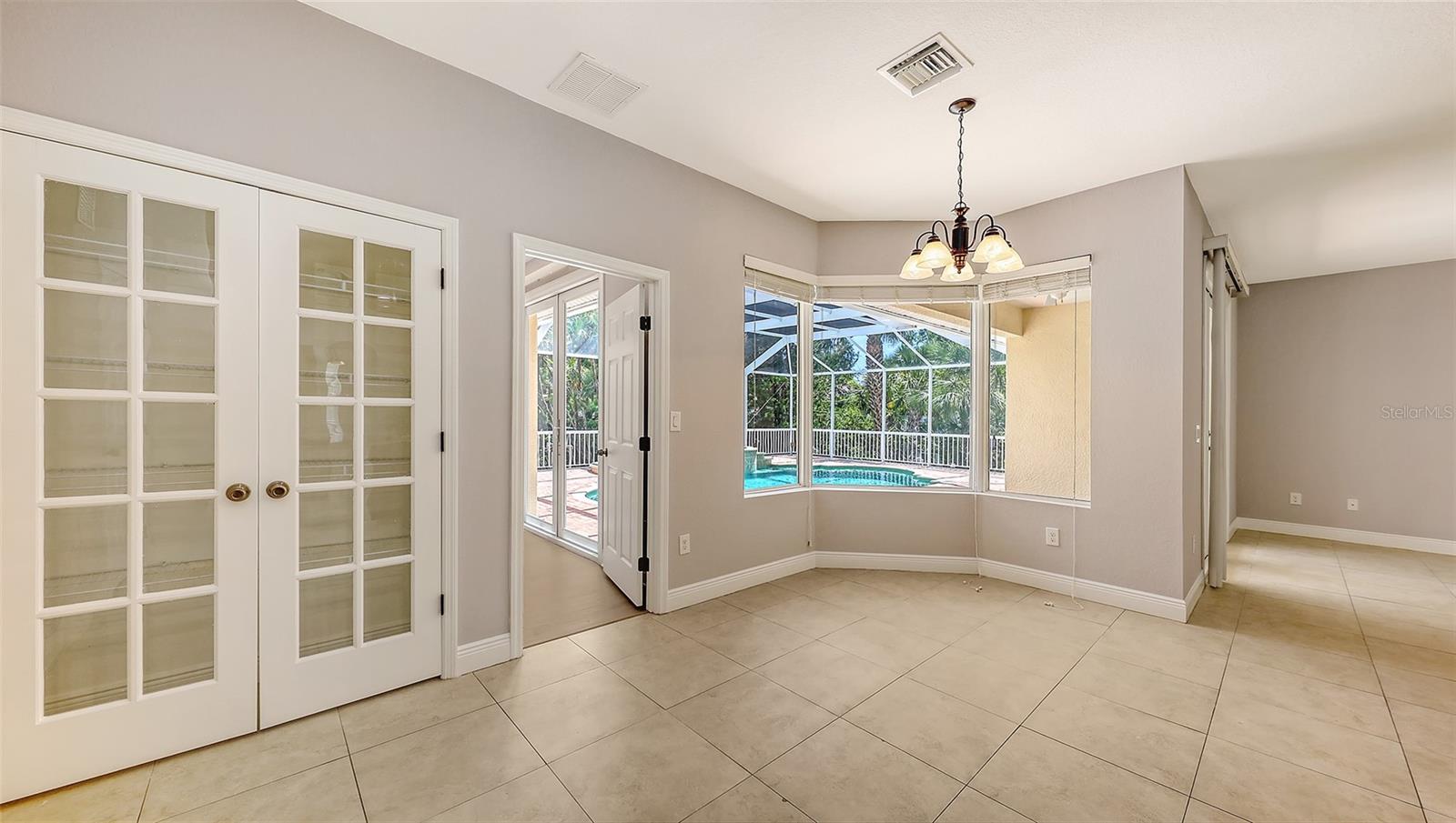Image 11 of 32 For 205 Sugarloaf Drive