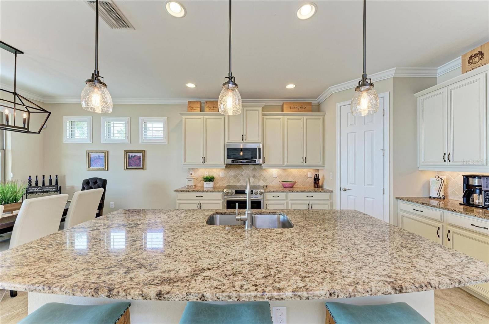 Image 23 of 98 For 138 Toscavilla Boulevard