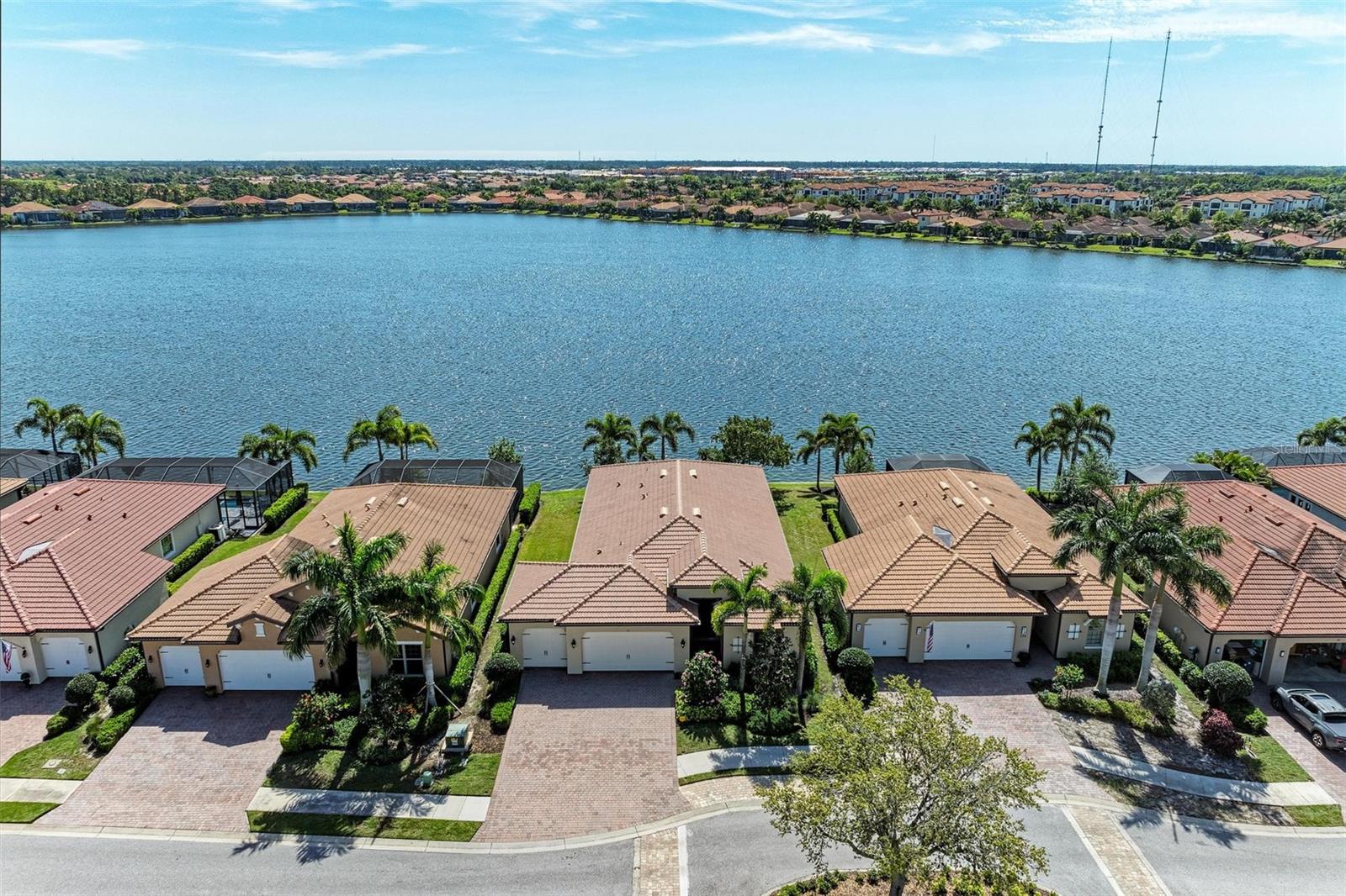 Image 66 of 98 For 138 Toscavilla Boulevard