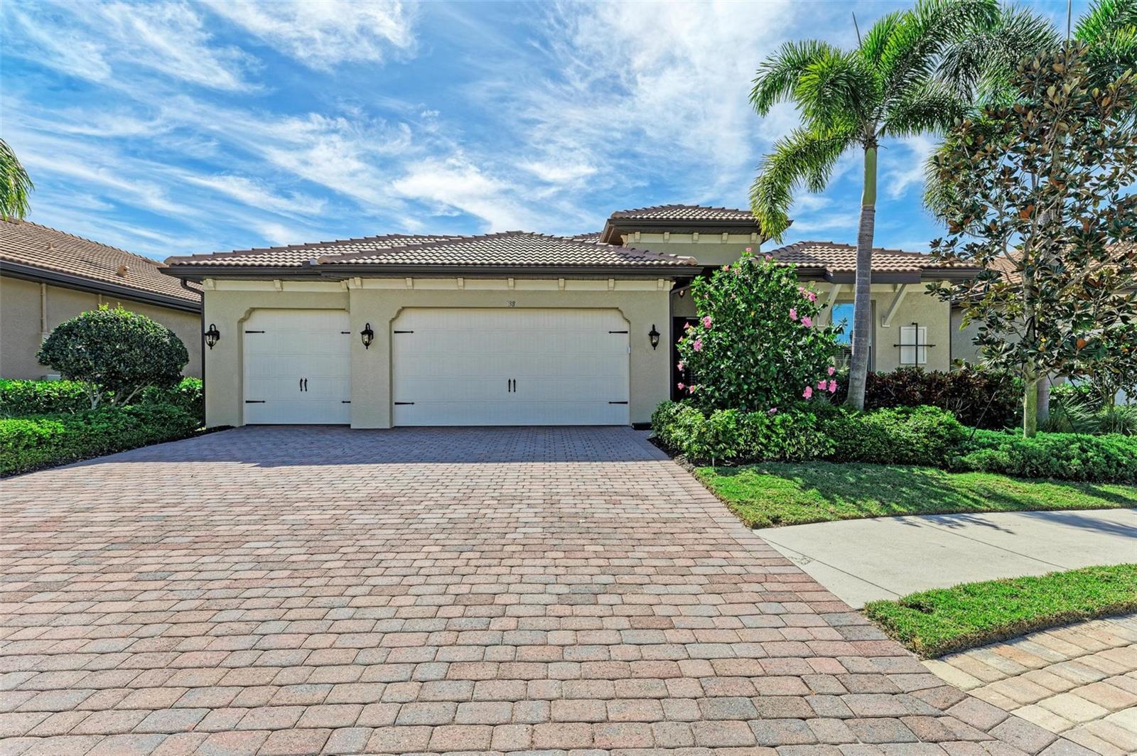 Image 8 of 98 For 138 Toscavilla Boulevard