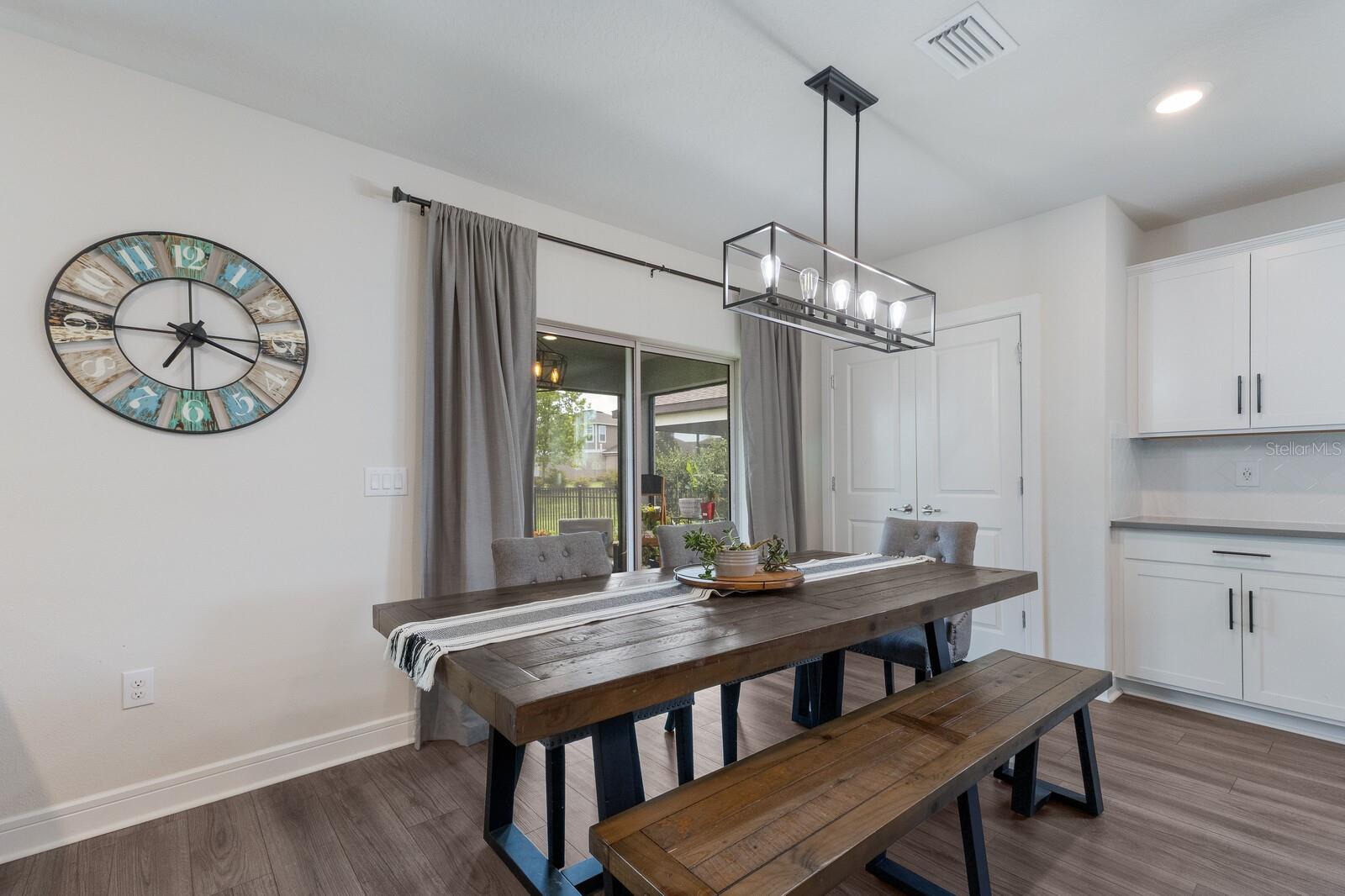 Image 11 of 72 For 8985 Royal River Circle