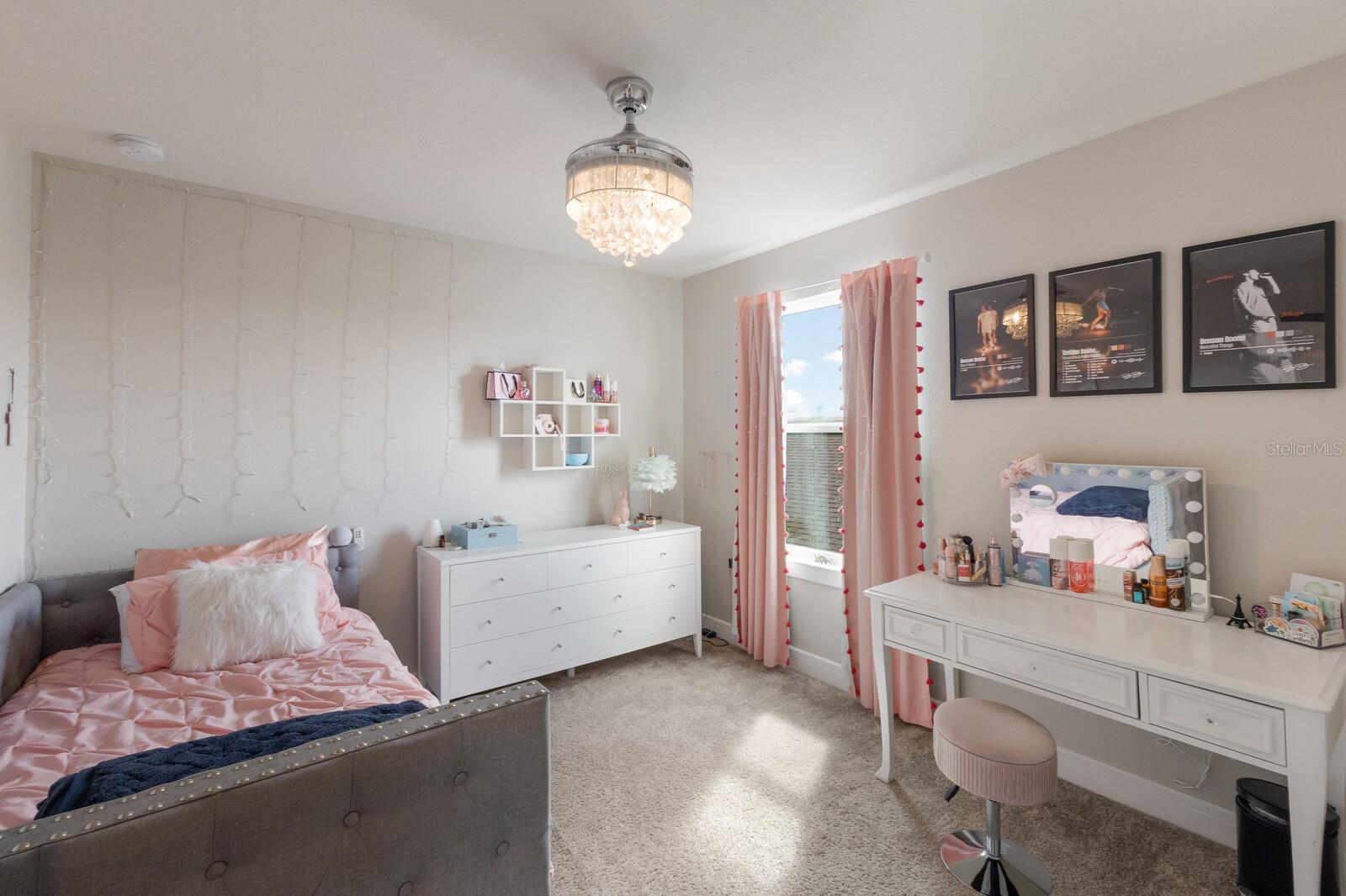 Image 17 of 72 For 8985 Royal River Circle