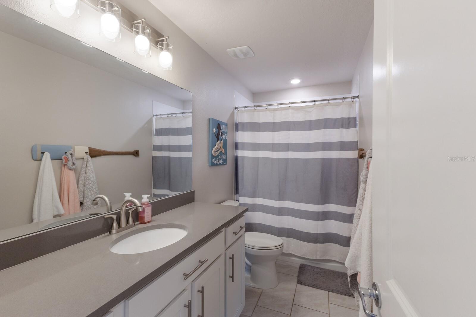Image 18 of 72 For 8985 Royal River Circle