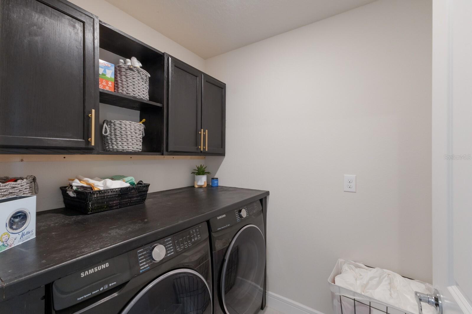 Image 20 of 72 For 8985 Royal River Circle