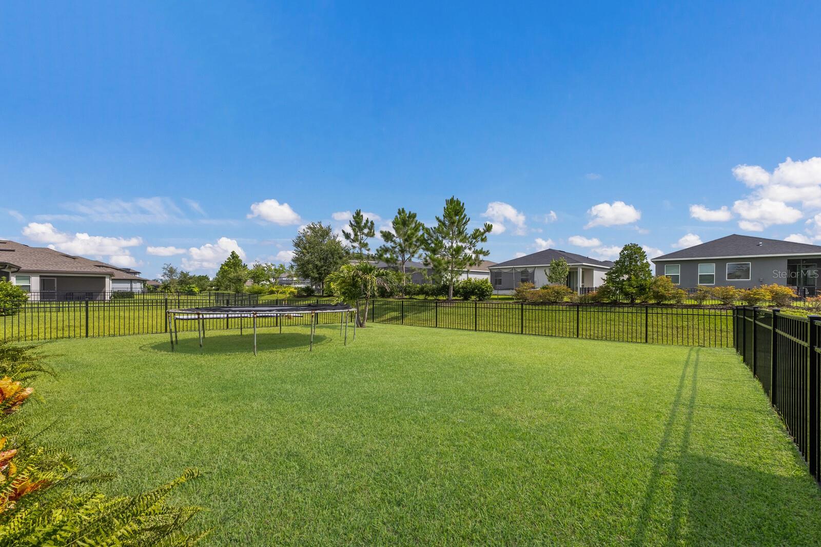 Image 27 of 72 For 8985 Royal River Circle