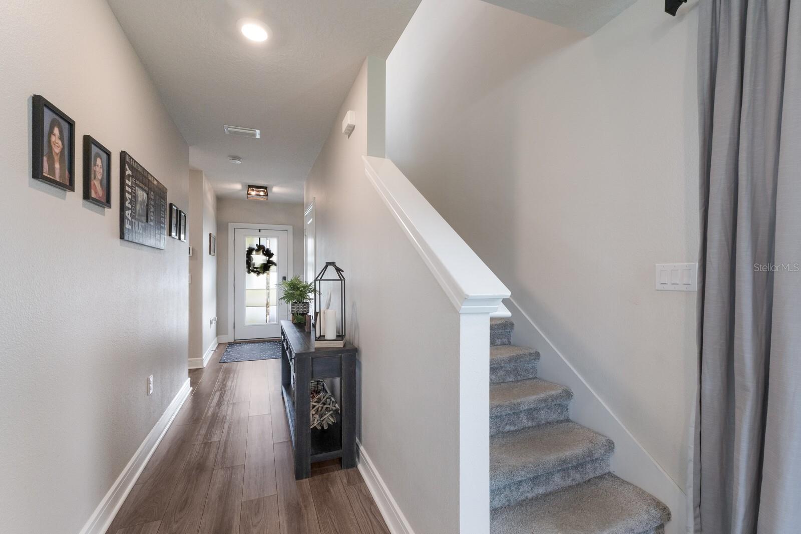 Image 4 of 72 For 8985 Royal River Circle