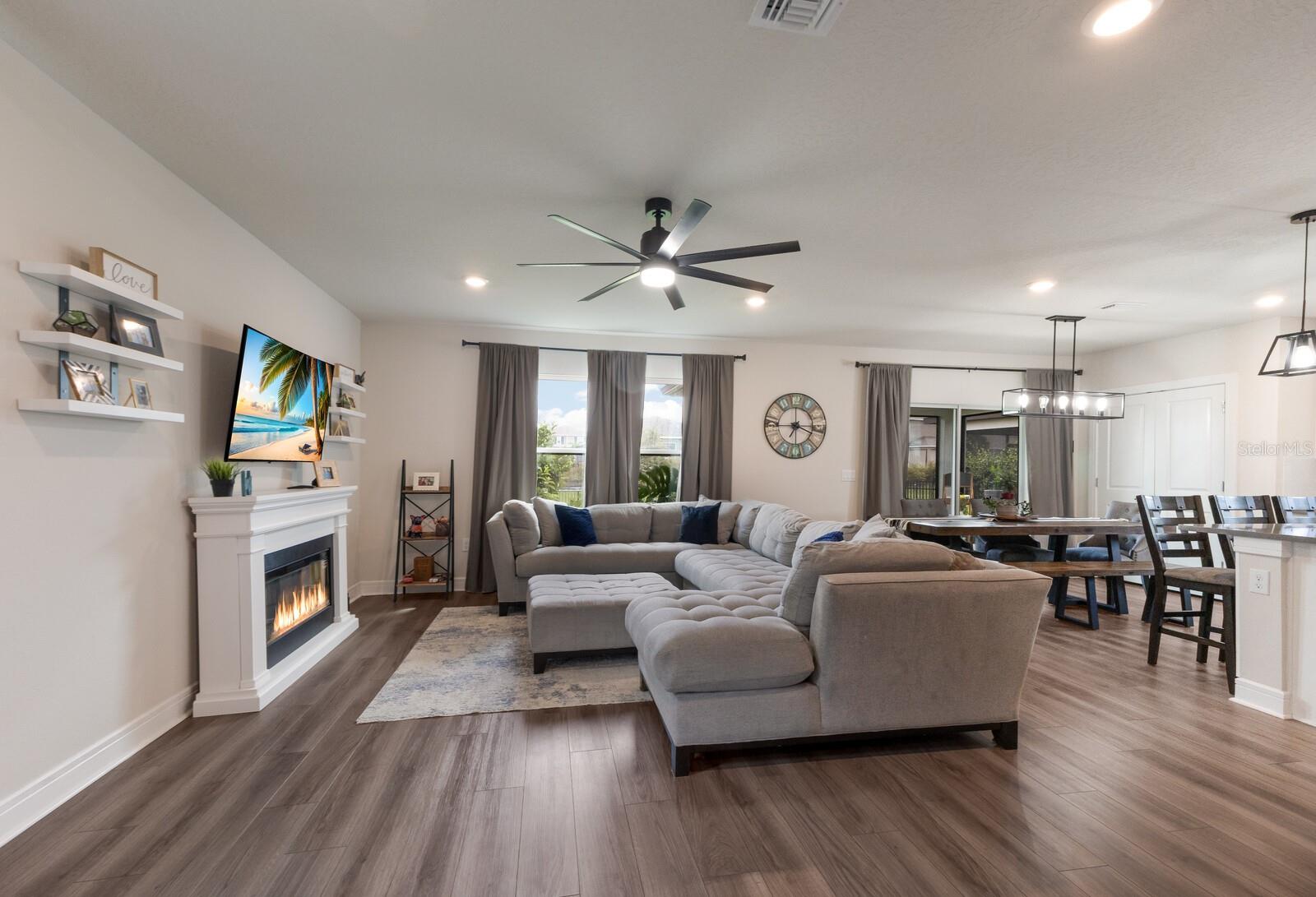 Image 5 of 72 For 8985 Royal River Circle