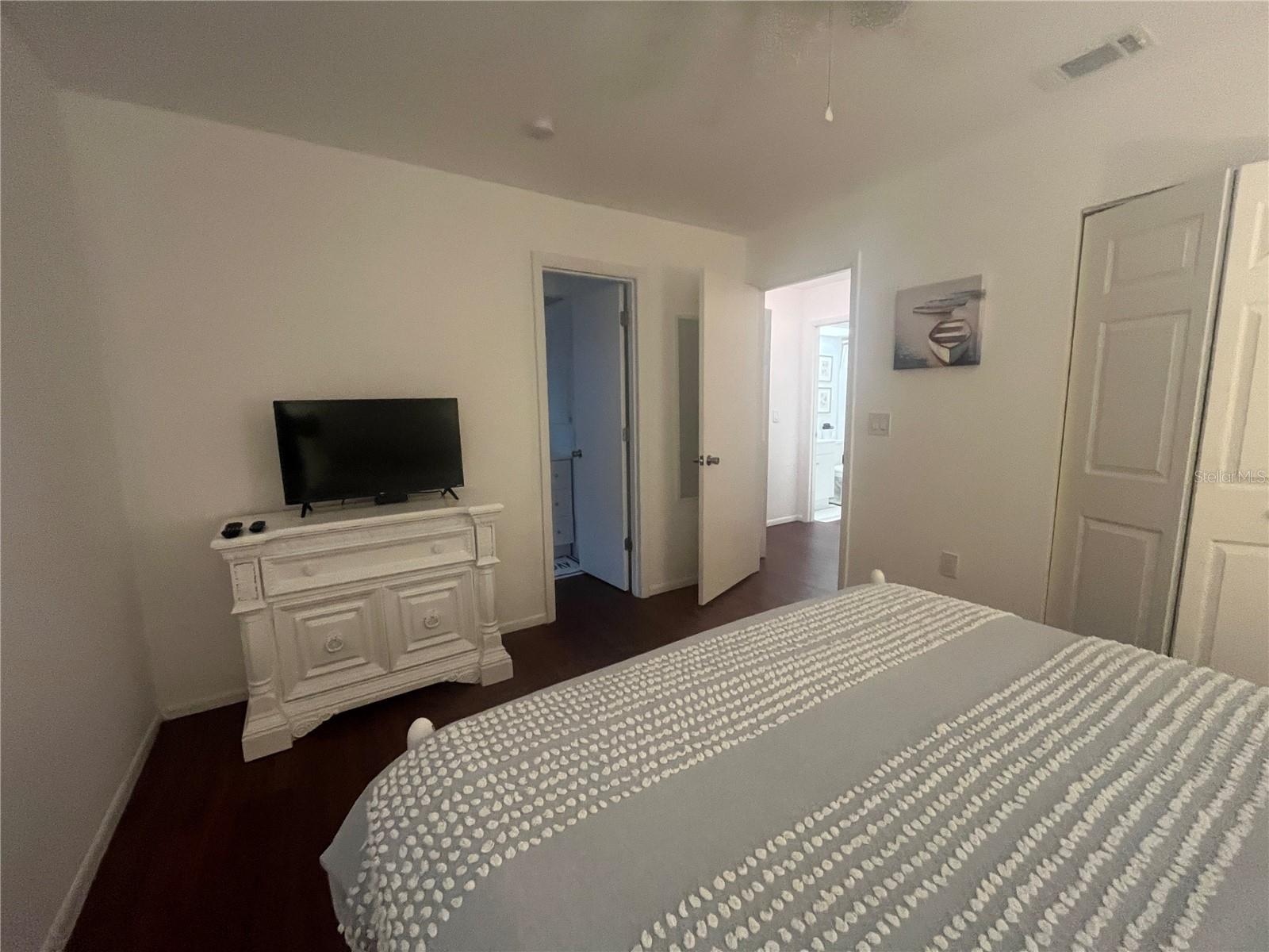 Image 11 of 25 For 631 Jefferson Avenue 631