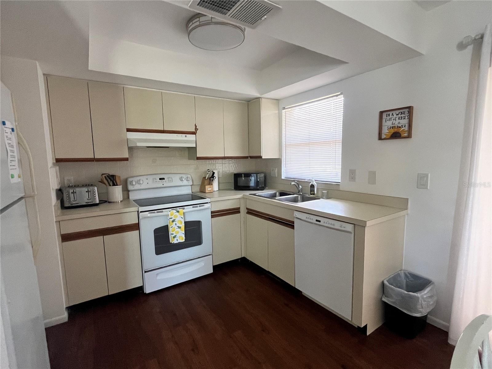 Image 4 of 25 For 631 Jefferson Avenue 631