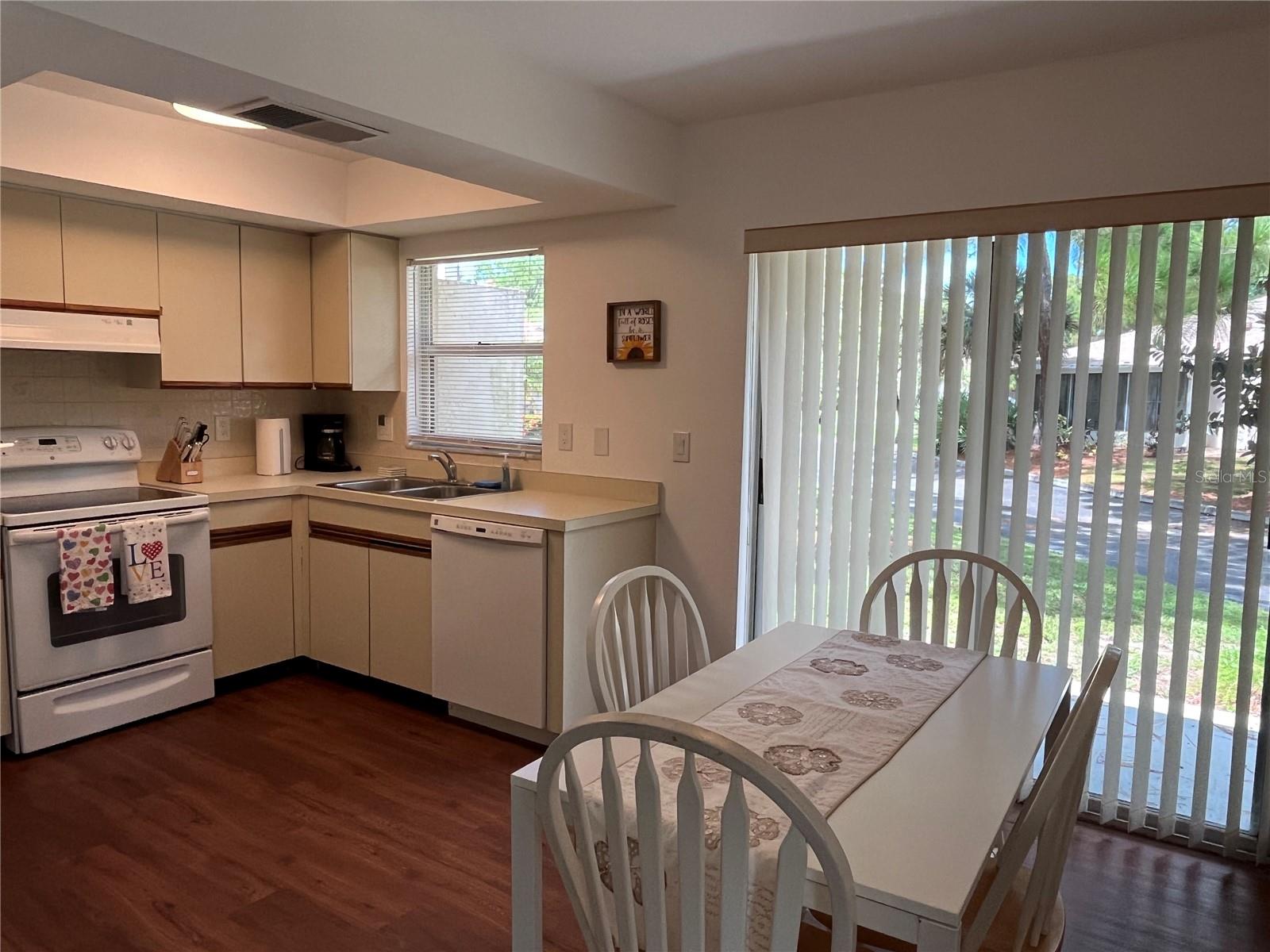 Image 5 of 25 For 631 Jefferson Avenue 631