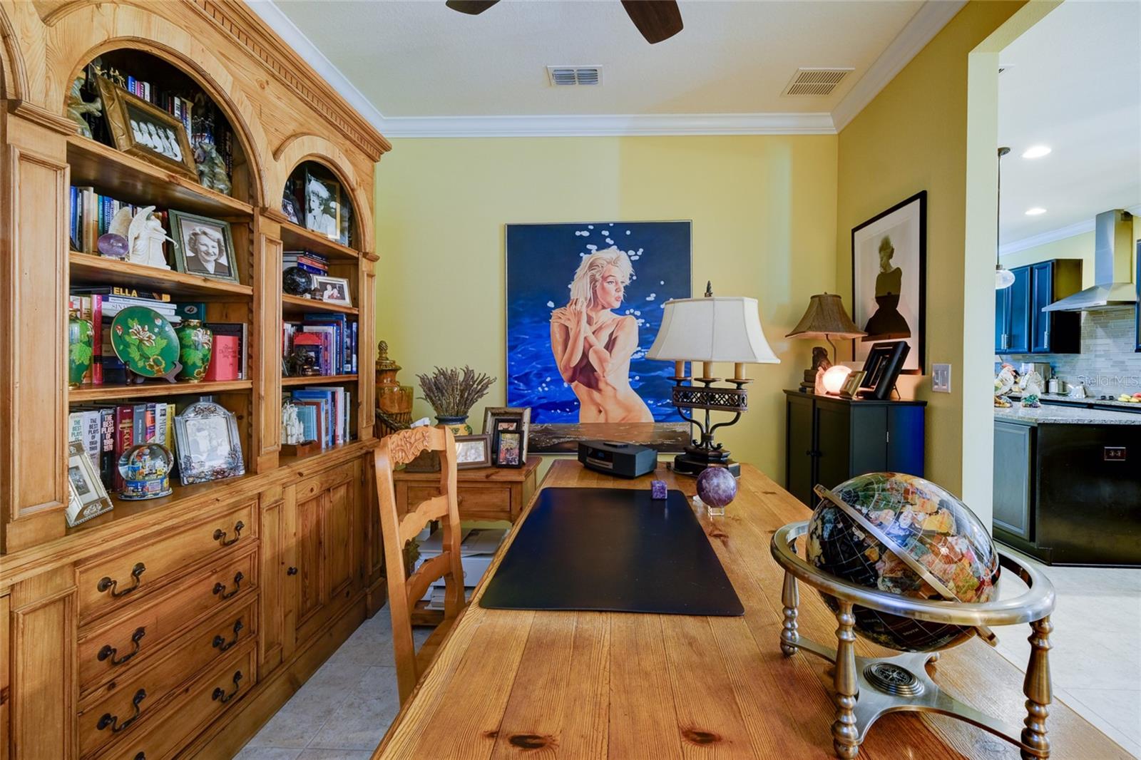 Listing photo id 10 for 3681 Divot Lane