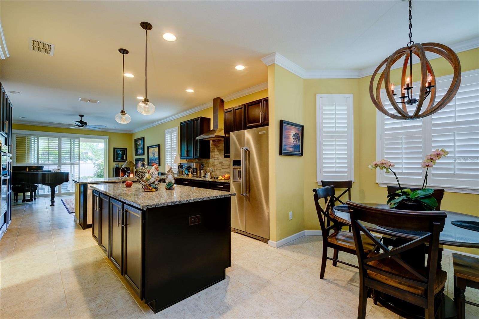 Listing photo id 12 for 3681 Divot Lane