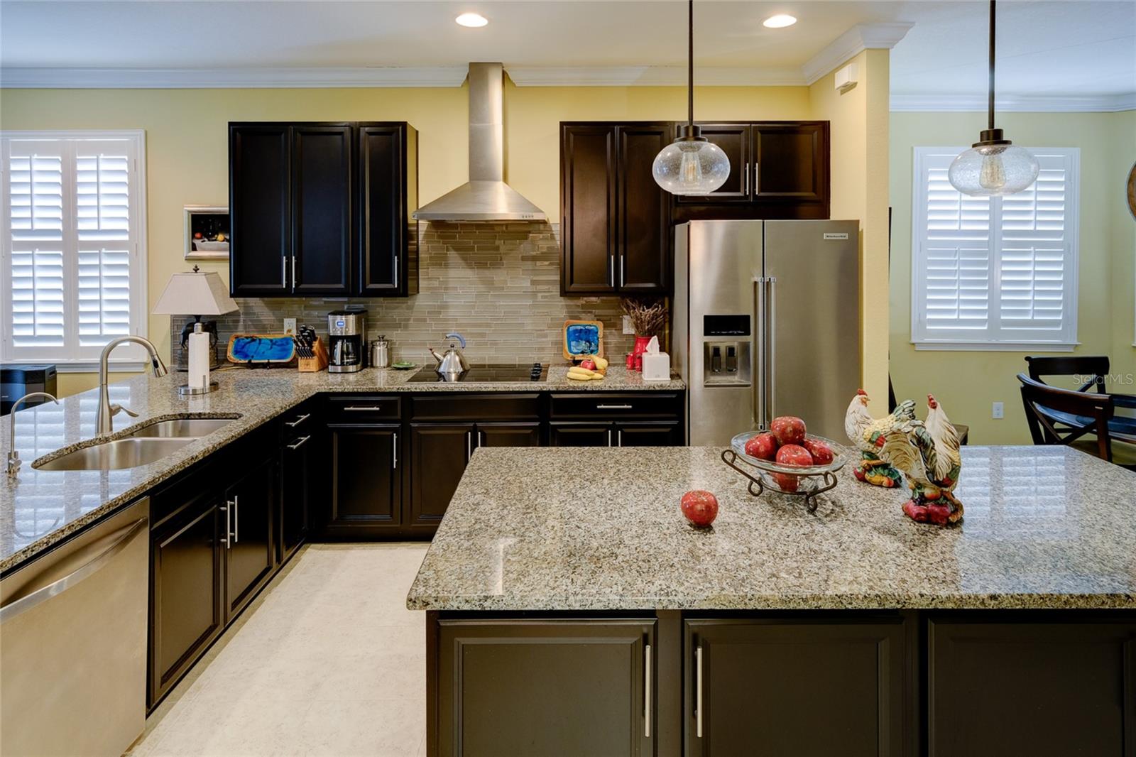 Listing photo id 14 for 3681 Divot Lane