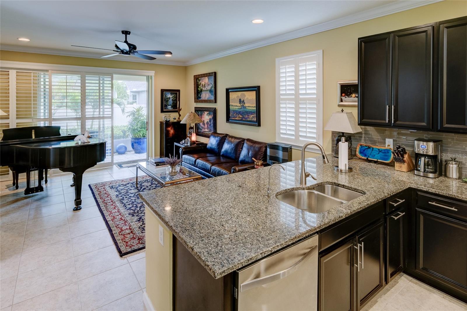 Listing photo id 15 for 3681 Divot Lane