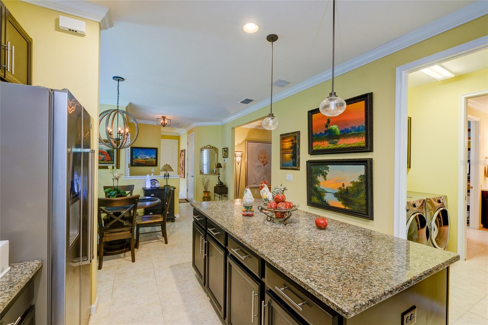Listing photo id 17 for 3681 Divot Lane