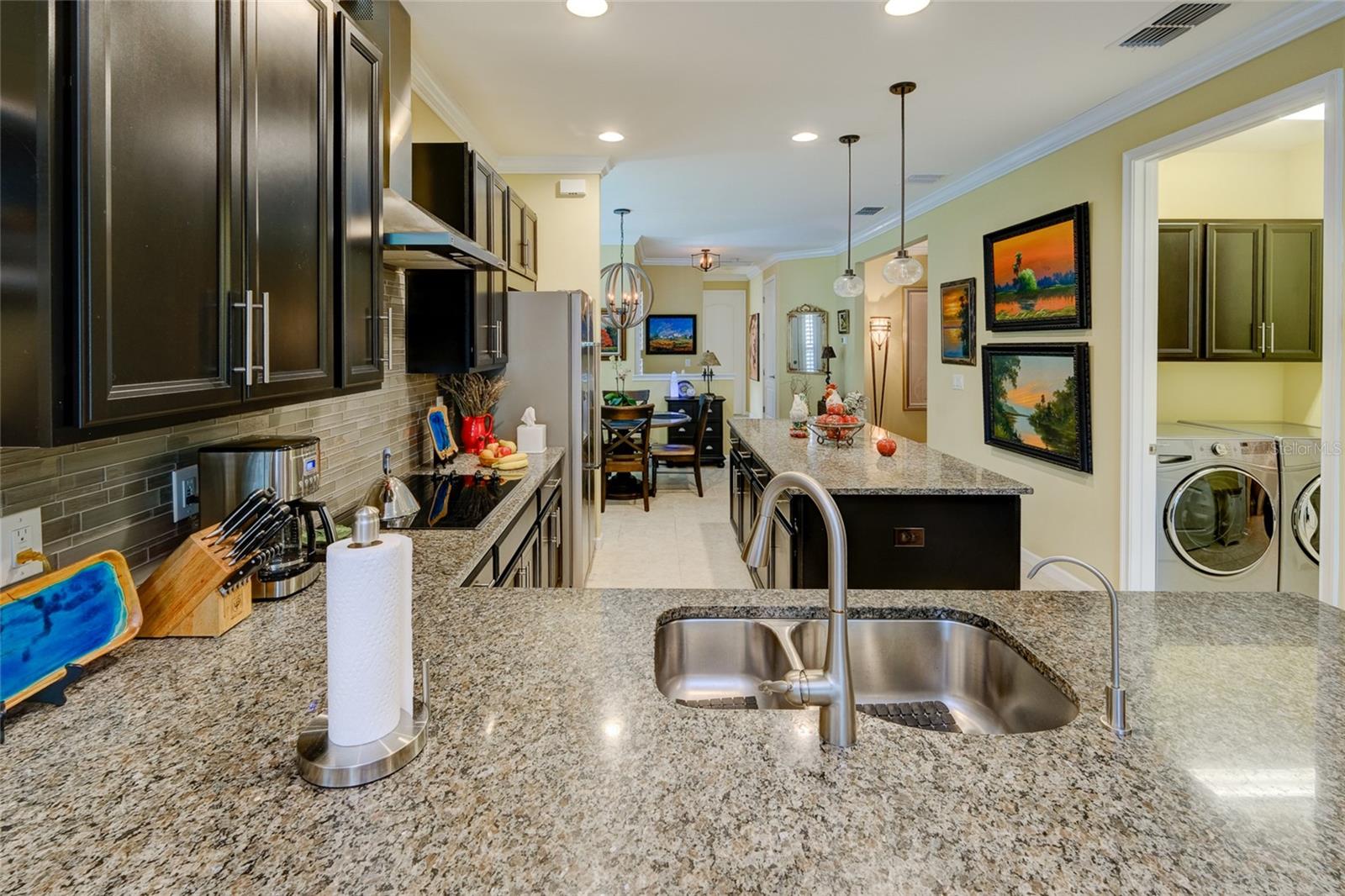 Listing photo id 19 for 3681 Divot Lane