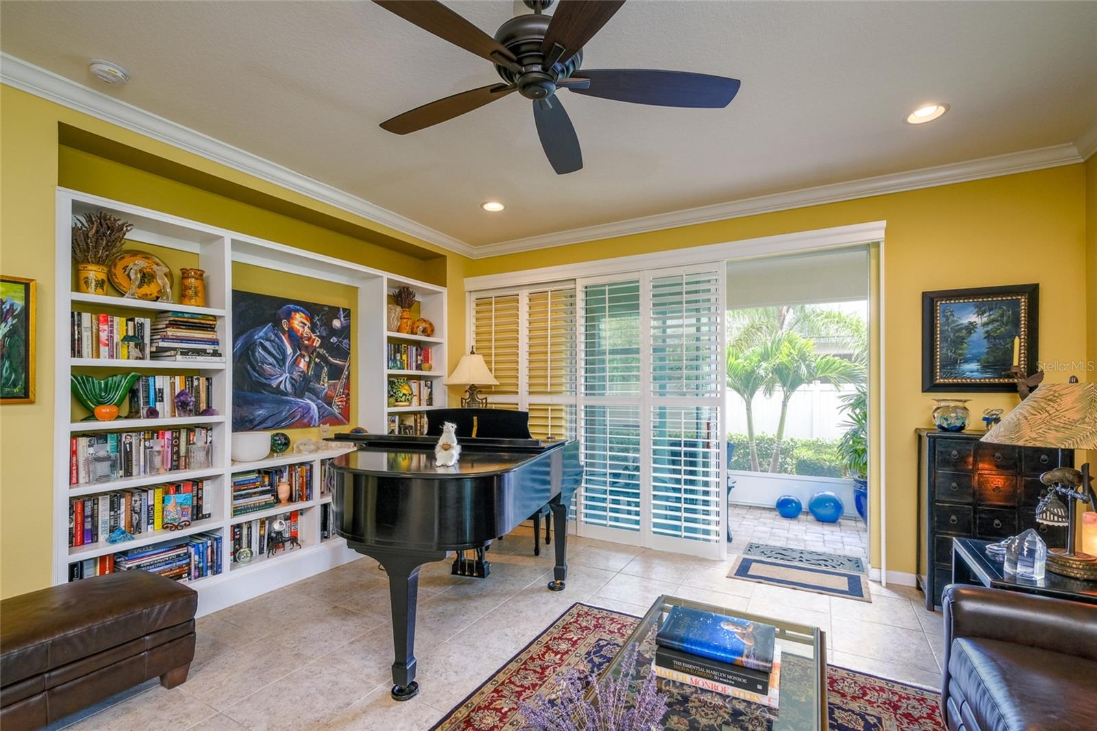 Listing photo id 24 for 3681 Divot Lane