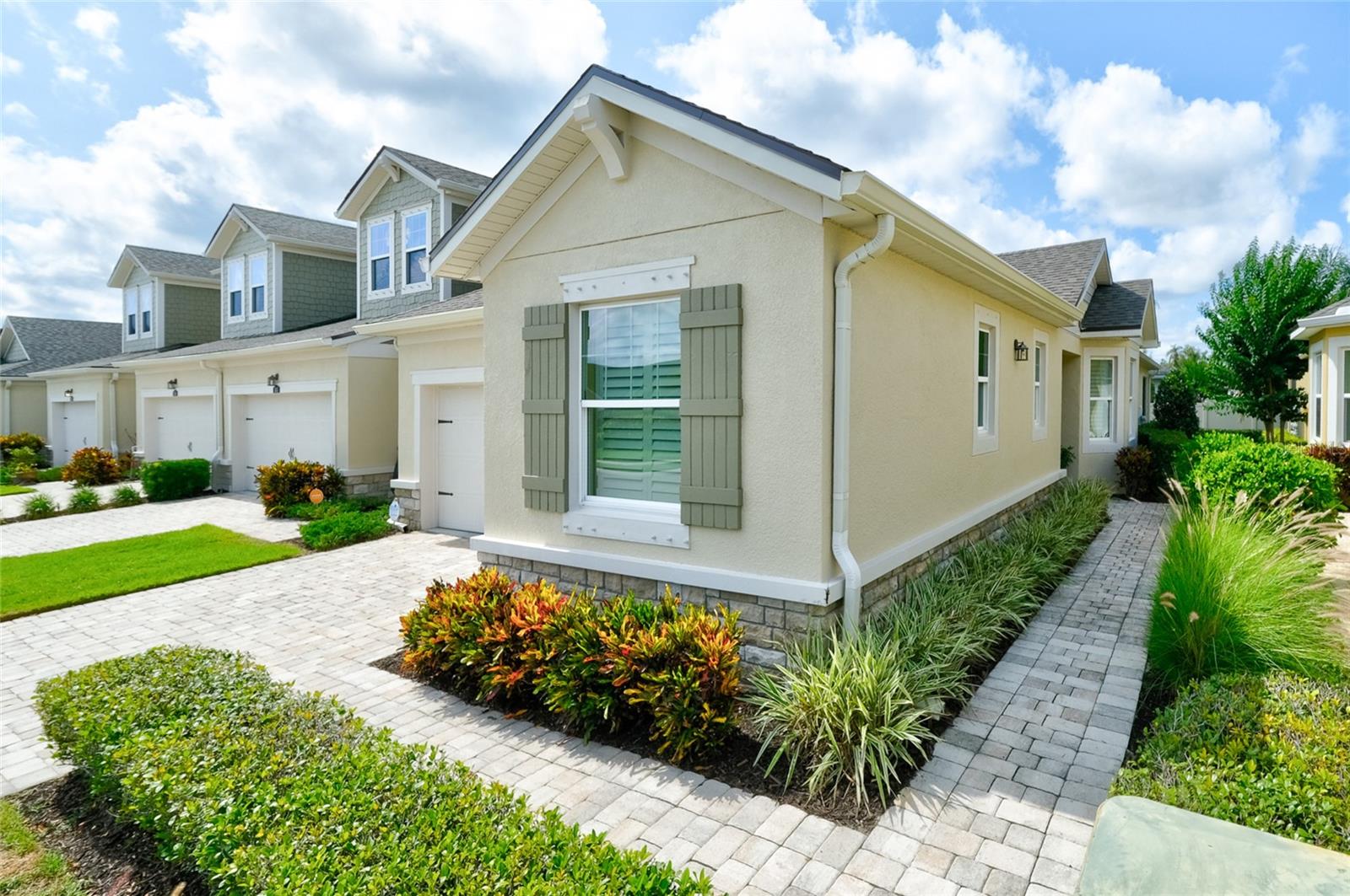 Listing photo id 1 for 3681 Divot Lane