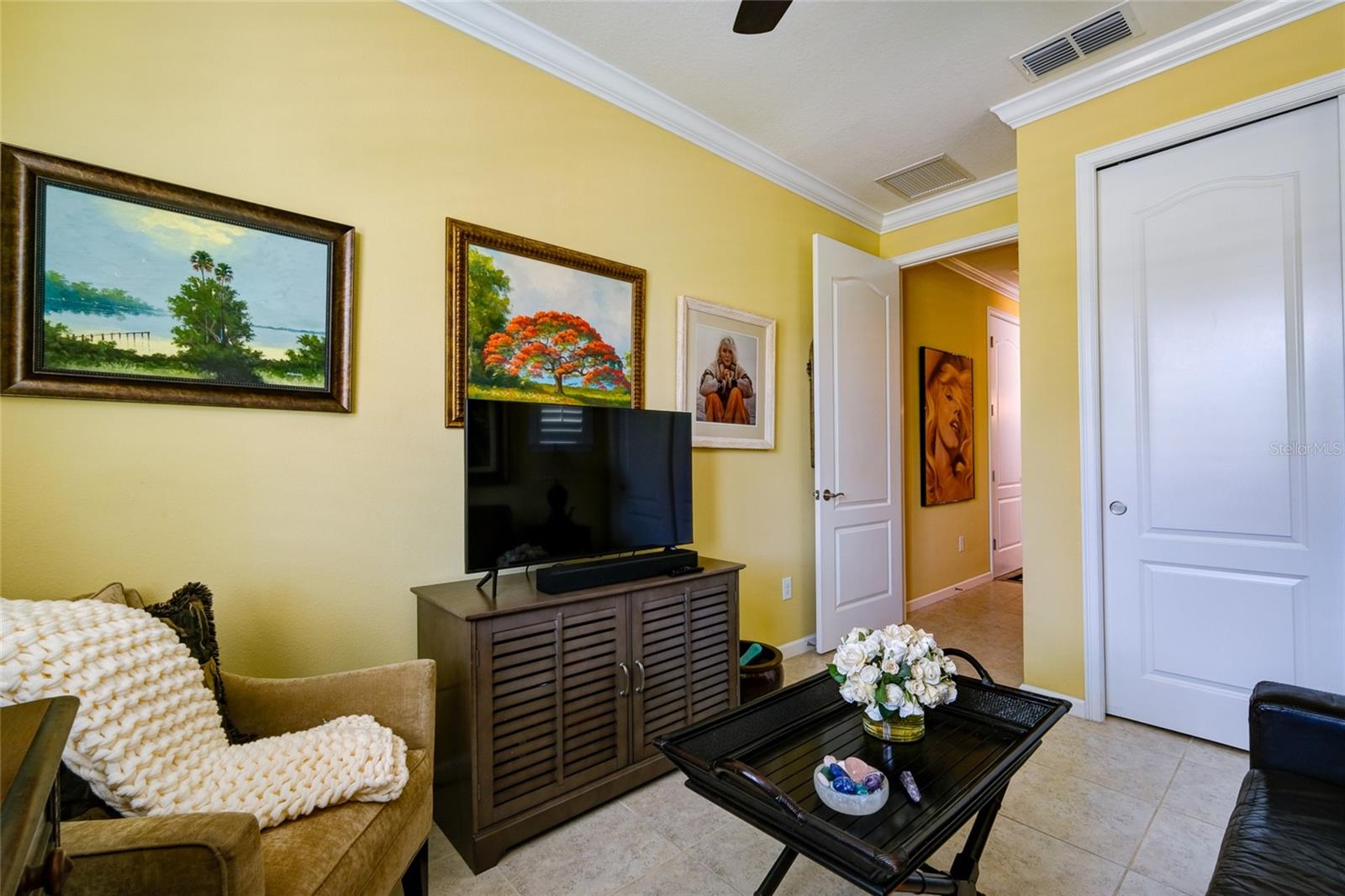 Listing photo id 36 for 3681 Divot Lane