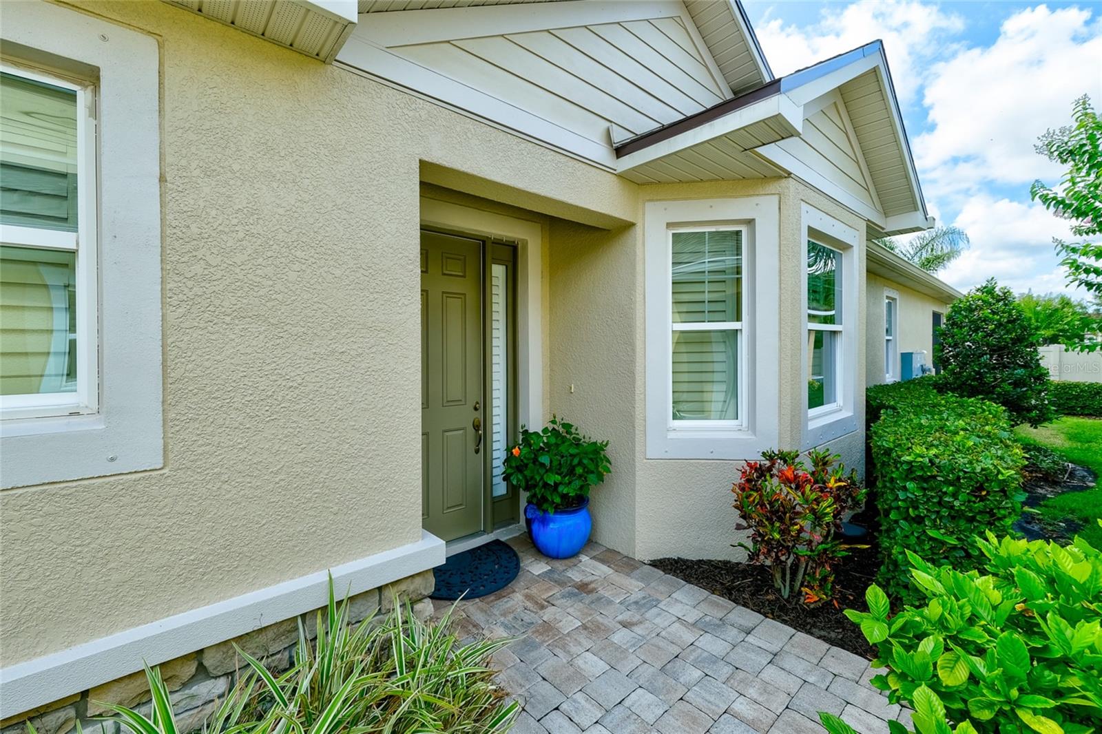 Listing photo id 2 for 3681 Divot Lane