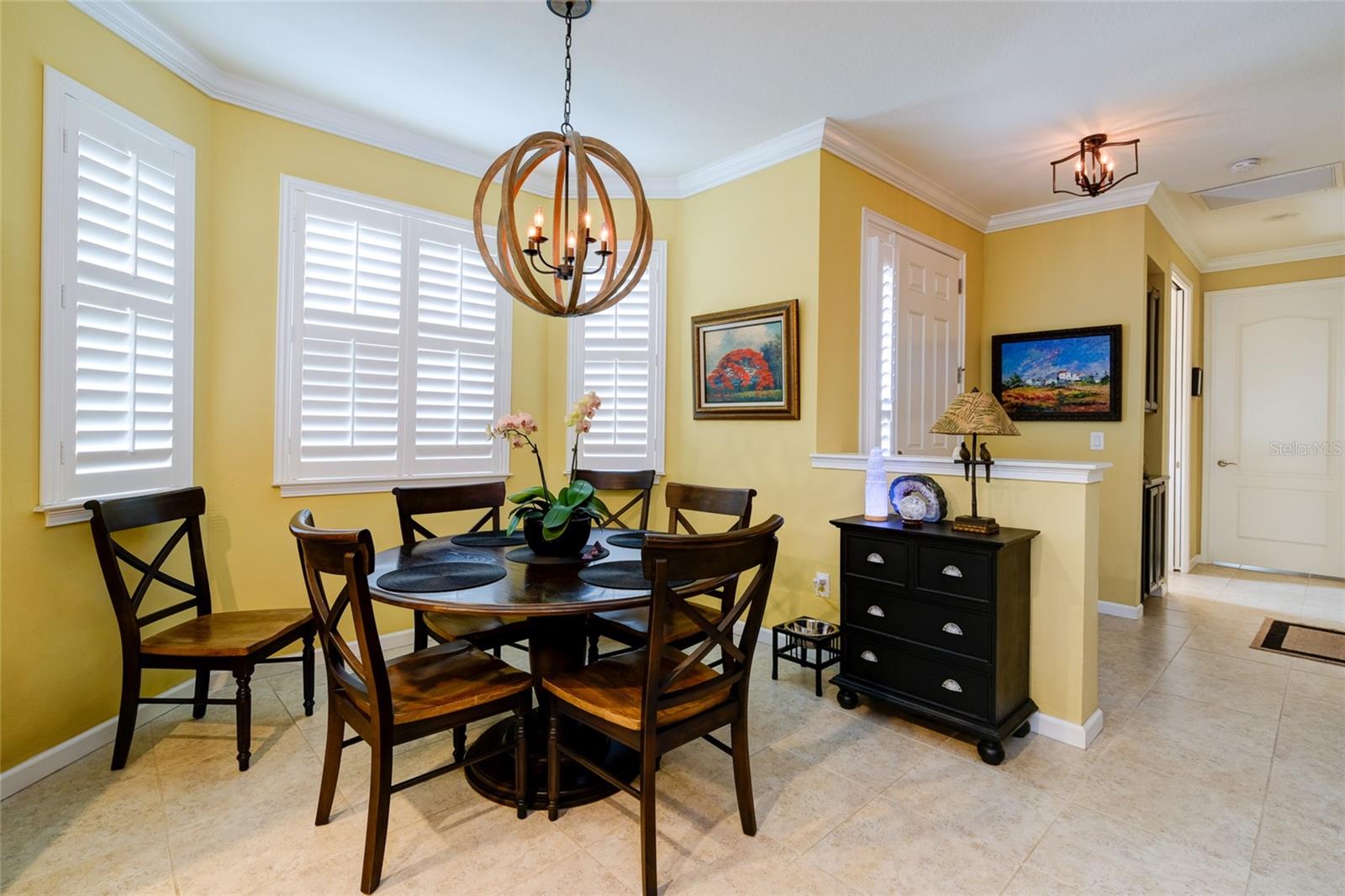 Listing photo id 6 for 3681 Divot Lane
