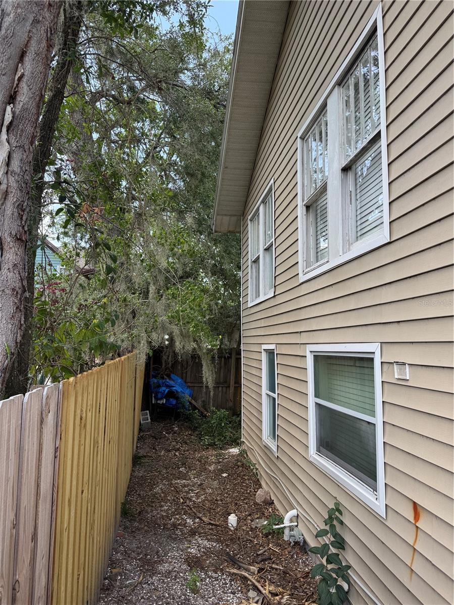 Image 5 of 6 For 610 21st Street W