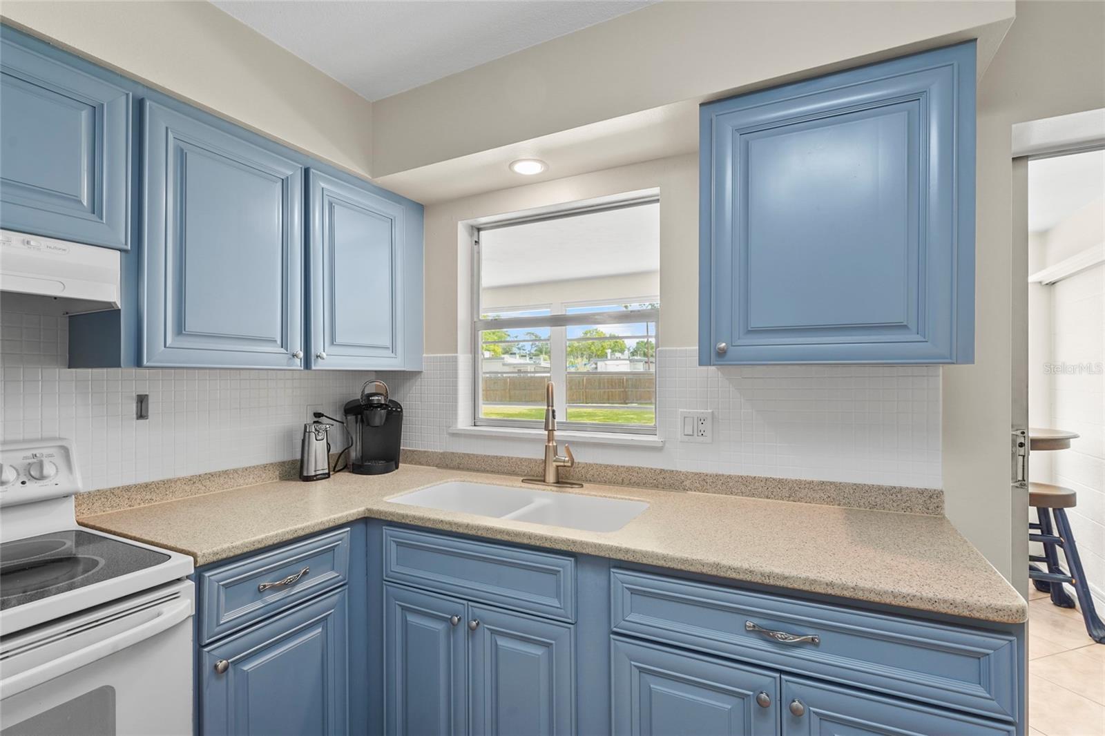 Image 17 of 38 For 409 Archibald Avenue