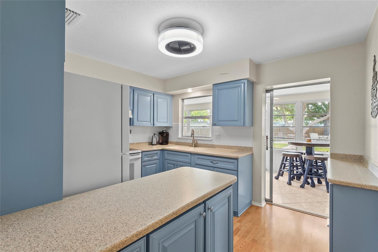 Image 18 of 38 For 409 Archibald Avenue