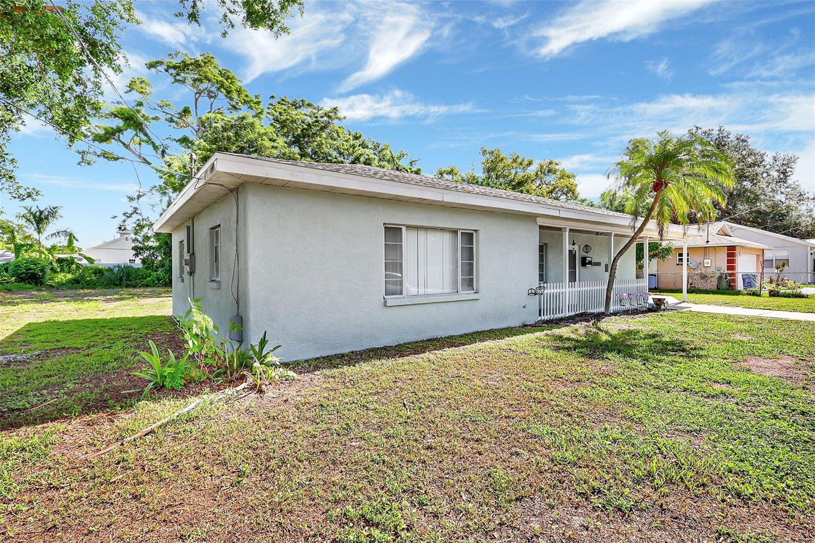Image 10 of 32 For 2622 11th Avenue W